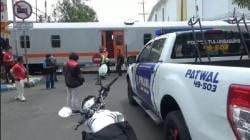 Kereta Api Mogok Tutup Pelintasan Sebidang di Tulungagung, Pengguna Jalan Kebingungan