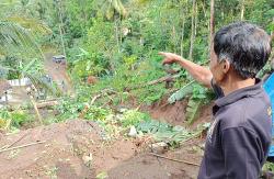 BPBD Kulonprogo Catat Ada 40 Titik Longsoran, Tutup Jalan dan Ancam Rumah Warga<