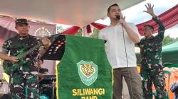 Wakil KSAD Ajak Nyanyi Korban Gempa Cianjur, Doakan 2 Anak Pengungsi Jadi Presiden