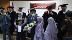 Luar Biasa, Jaksa Korban Gempa Raih Gelar Doktor dengan Yudisium Sangat Memuaskan 
