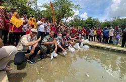 Wujudkan Ketahanan Pangan, Bupati Gunungkidul Tebar 400.000 Benih Ikan di 20 Telaga