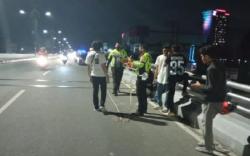 2 Remaja Pekanbaru Tewas Ditabrak Mobil saat Nongkrong di Flyover