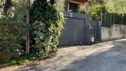 Bom Rakitan Sasar Rumah Diplomat Italia di Athena, 1 Mobil Dinas Terbakar