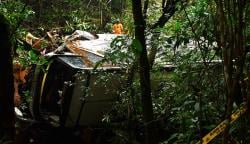 Foto Bus Pariwisata Masuk Jurang 50 Meter di Magetan
