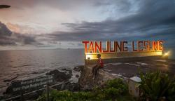 Menikmati Pemandangan Sunset di Pantai Tanjung Lesung