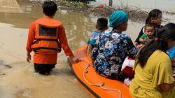 Banjir Rendam 232 Rumah di Karawang, 698 Warga Terdampak<
