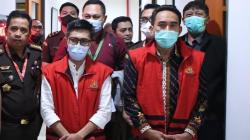 2 Tersangka Korupsi Dana BPR Karya Remaja Indramayu Rp34 Miliar Dijebloskan ke Tahanan<