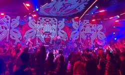 Dewa 19 Bius Penonton dengan Tembang Romantis di Surabaya Sound of Love