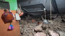 2 Rumah Warga Leles Garut Rusak Tertimpa TPT Longsor akibat Hujan Deras<