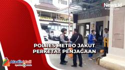 Pascaaksi Bom Bunuh Diri di Bandung, Dua Petugas Bersiaga di Depan Mako Polres Metro Jakut