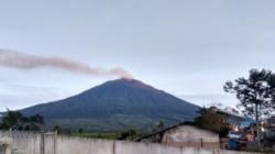Maskapai Diimbau Hindari Terbang di Sekitar Puncak Gunung Kerinci usai Status Waspada