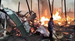 Diduga Korsleting Listrik, 2 Rumah Panggung di Makassar Ludes Terbakar