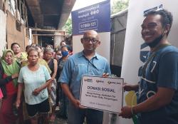 MNC Play Salurkan Bantuan Sembako untuk Warga Kolong Tol Pejagalan 