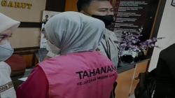 Tilap Uang Nasabah Rp1 Miliar, Karyawati Bank di Garut Dijebloskan ke Tahanan<