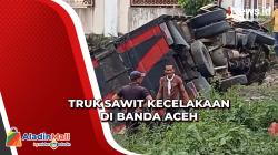 Kecelakaan Truk Sawit di Banda Aceh, Tabrak Pagar Kampus dan Terbalik ke Sawah
