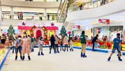 Serunya Bermain Ice Skating di Mal Ciputra Tangerang Bertema Christmas on Ice