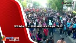 Ribuan Warga Tumpah Ruah di  Depan Pura Mangkunegaran Solo