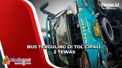 Tabrak Pembatas Jalan, Bus Sarat Penumpang Terguling di Tol Cipali, 2 Tewas<