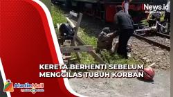 Ngeri! Pria Tua Pengendara Motor Nyaris Terlindas Kereta Wisata Ambarawa