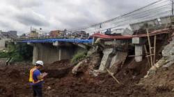 Bahu Jembatan Pamuruyan Ambruk, Jalur Sukabumi-Bogor Macet akibat Buka Tutup<