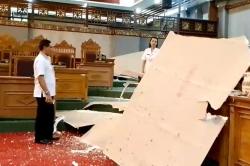 Gempa Terkini Bali, Plafon Ruang Sidang Gedung DPRD Karangasem Jebol