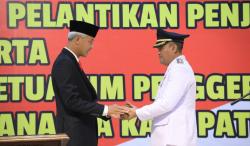 Lantik Penjabat Bupati Brebes, Ganjar Ingatkan Kemiskinan, Investasi hingga Bawang<