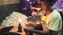 Kisah Pilu Bocah SD Yatim di Lotim, Kerja Serabutan Demi Sekolah dan Hidupi Kakek<