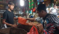 Jelang Nataru, Harga Telur di Pasar Pondok Labu Tembus Rp34.000 per Kg 