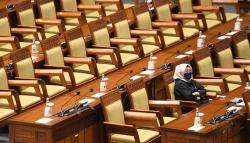 Deretan Kursi-Kursi Kosong saat Rapat Paripurna DPR