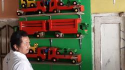 Kisah Perajin Mainan Kendaraan dari Kayu di Sukoharjo yang Eksis Bertahan  
