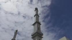 Baubau Geger, Pria Nekat Coba Bunuh Diri dari Menara Masjid