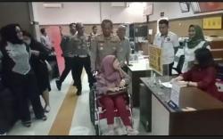  Momen Kombes Polisi Dorong Kursi Roda Moly Keliling Polrestabes Palembang 