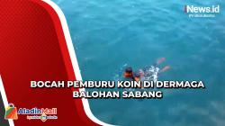 Aksi Bocah Berburu Koin yang Dilempar Penumpang di Dermaga Balohan Sabang