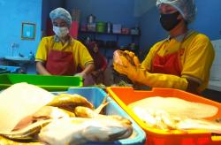 Tingkatkan Produksi Bandeng Presto, PLN Indonesia Power Beri Bejana LTHPC ke Mitra Binaan