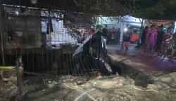 Mobil BMW Terperosok di Kali Jalan Sumur Bor, Sopir Diduga Hilang Kendali