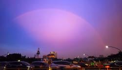 Cantiknya Pelangi Muncul di Langit Jakarta