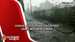 Detik-Detik Sungai Cigugur Meluap Nyaris Seret Motor di Cimahi<