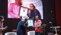 Mantan KSAU Chappy Hakim Terima Rekor MURI sebagai Pengarang Buku Terbanyak