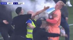 Suporter Rusuh hingga Pukul Kepala Kiper Pakai Ember, Pertandingan Melbourne City dan Melbourne Victory Dihentikan