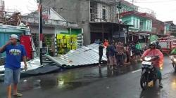 Angin Puting Beliung Terjang Malangbong Garut, Puluhan Rumah Rusak<