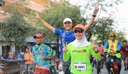  Cerita Ganjar Temani Istri Lari Amal, Tiap 12,5 Km Berhenti dan Salat di Pertengahan Jalan