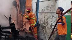 Diduga Korsleting Listrik, Ratusan Kios di Pasar Ciawi Tasikmalaya Terbakar Hebat<