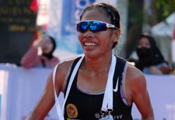 Ukir Rekor Baru, Pelari Odekta Elvina Juara Lari Maraton Semarang 10K