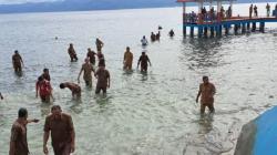 Puluhan Pejabat Tidore Kepulauan Diceburkan ke Laut gegara Piala Dunia, Kok Bisa?