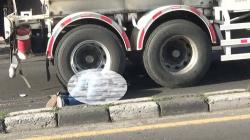 Gagal Menyalip, Pemotor Tewas Terlindas Truk Tangki Pertamina di Padalarang KBB<