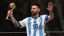 Angkat Trofi Juara Piala Dunia 2022, Messi: Saya Tak Akan Pensiun dari Timnas Argentina<