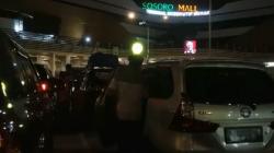 Penampakan Antrean Kendaraan Pribadi Menumpuk di Pelabuhan Merak Jelang Nataru