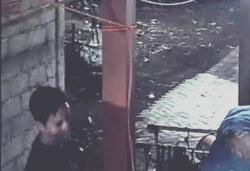 Viral, Aksi Pria Terekam CCTV Curi Celana Dalam Penghuni Kos di Banyuwangi