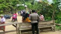 Usai Peristiwa Penembakan oleh OTK, Warga Sungai Pinang Blokir Jalan ke TKP