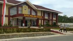 5 Fakta Polisi Tikam Polisi di SPN Polda Riau, Bripka WF Serahkan Diri Diantar Keluarga